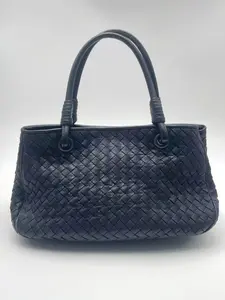 Pre-owned Bottega Veneta leather Shoulder Bags Tote Bag: Black Calfskin Woven Shoulder Bag and Handbag