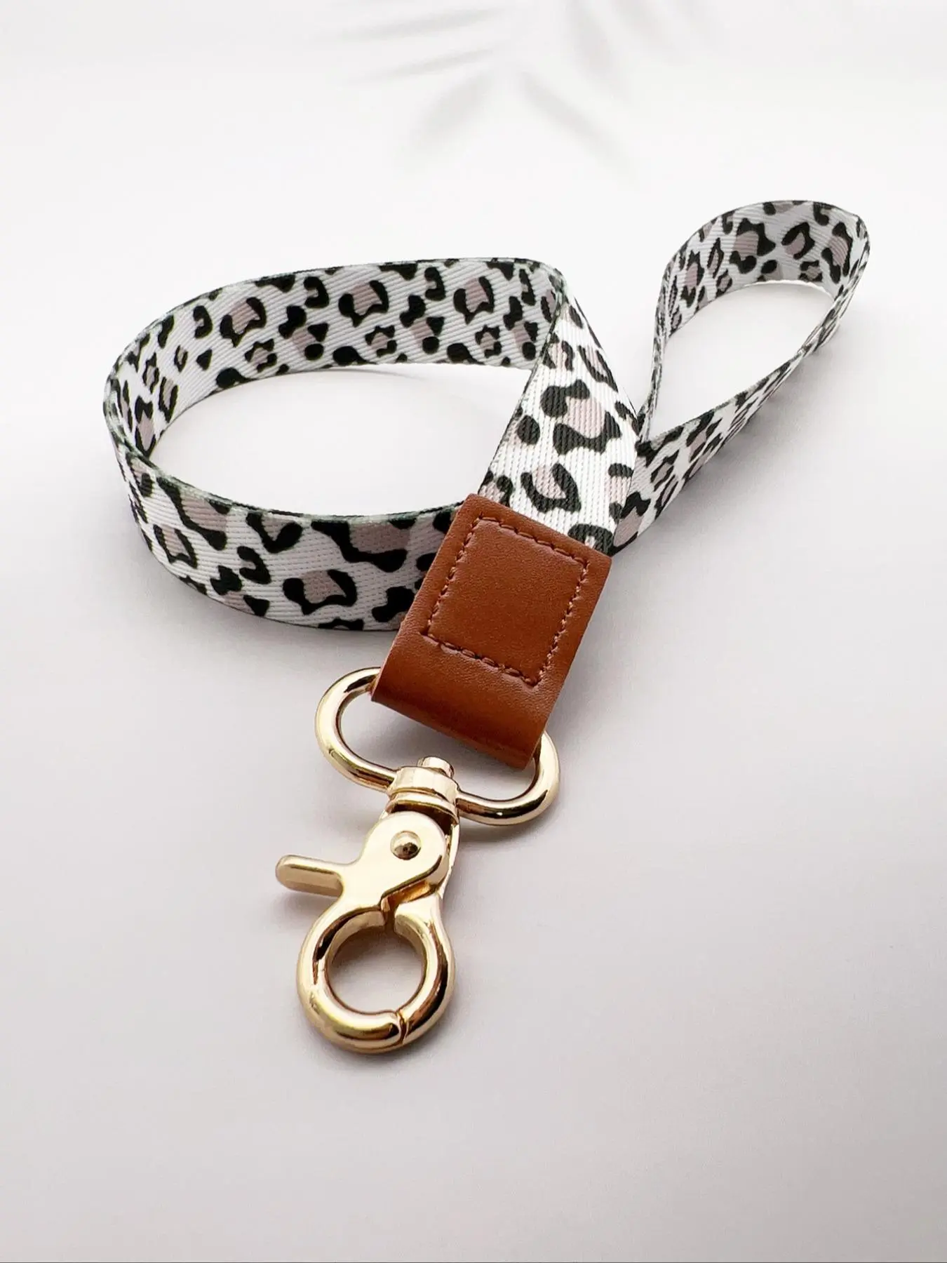Fashionable Leopard Pattern Keychain, Cute Keychain for Women & Men for Phone & Key Decor, Fashion Keychain for Daily Use, Phone Lanyard for Car Key, Keychain Wristlet Strap, Stylish Keyring