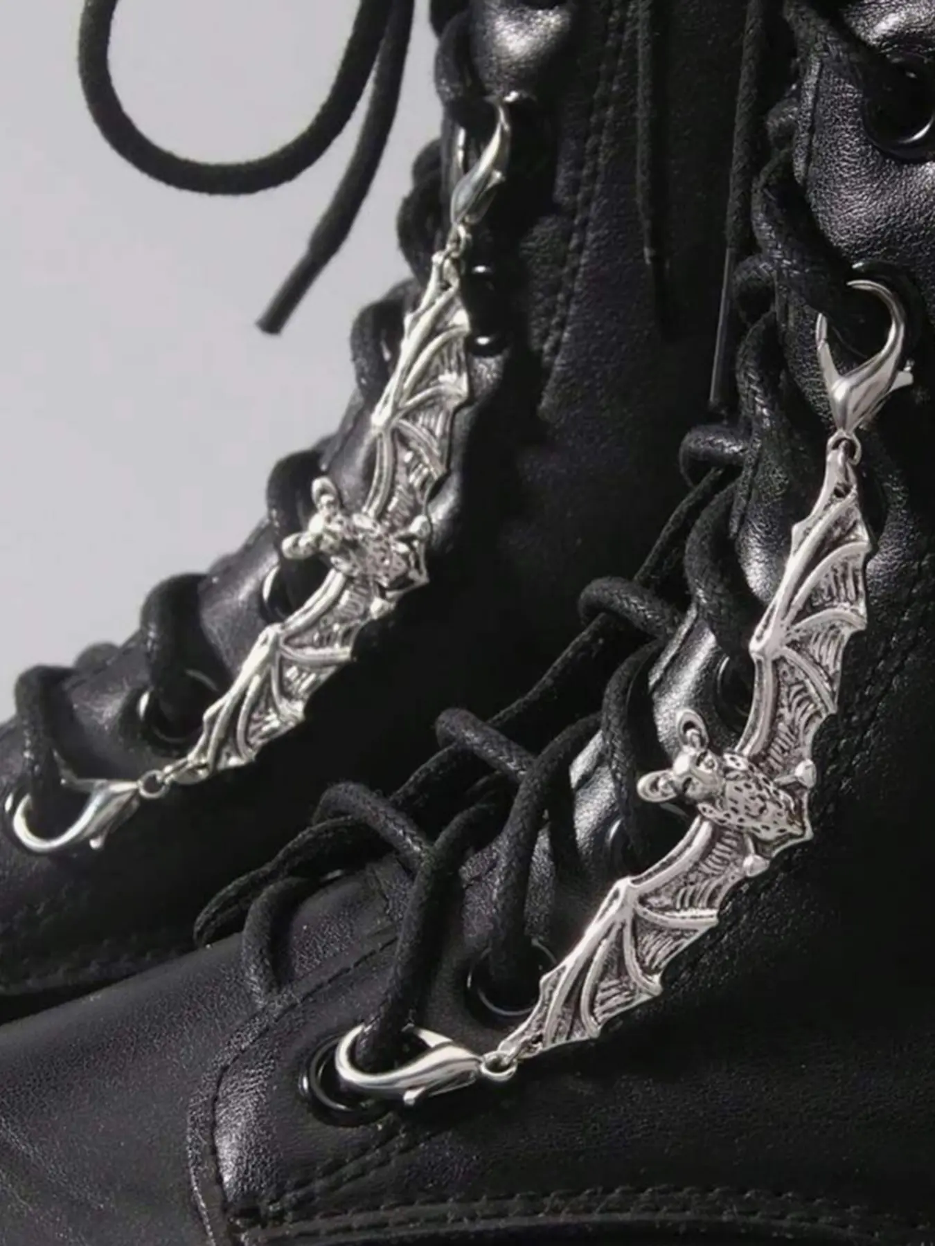 2pcs Bat Shoe Charms, Detachable Shoe Decorations, DIY Decorative Shoe Accessories, Casual Style, All Seasons, Plain Pattern, Detailed Design, Bling Shoe Charms, Shoe Charms Set