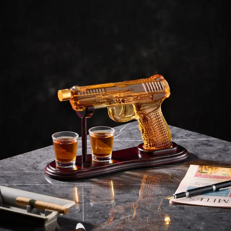 CRAFTGEN Gun Whiskey Decanter Set for Men – Bourbon Tequila Liquor Dispenser Gift for Dad Husband Boyfriend, Home Bar Display & Collection