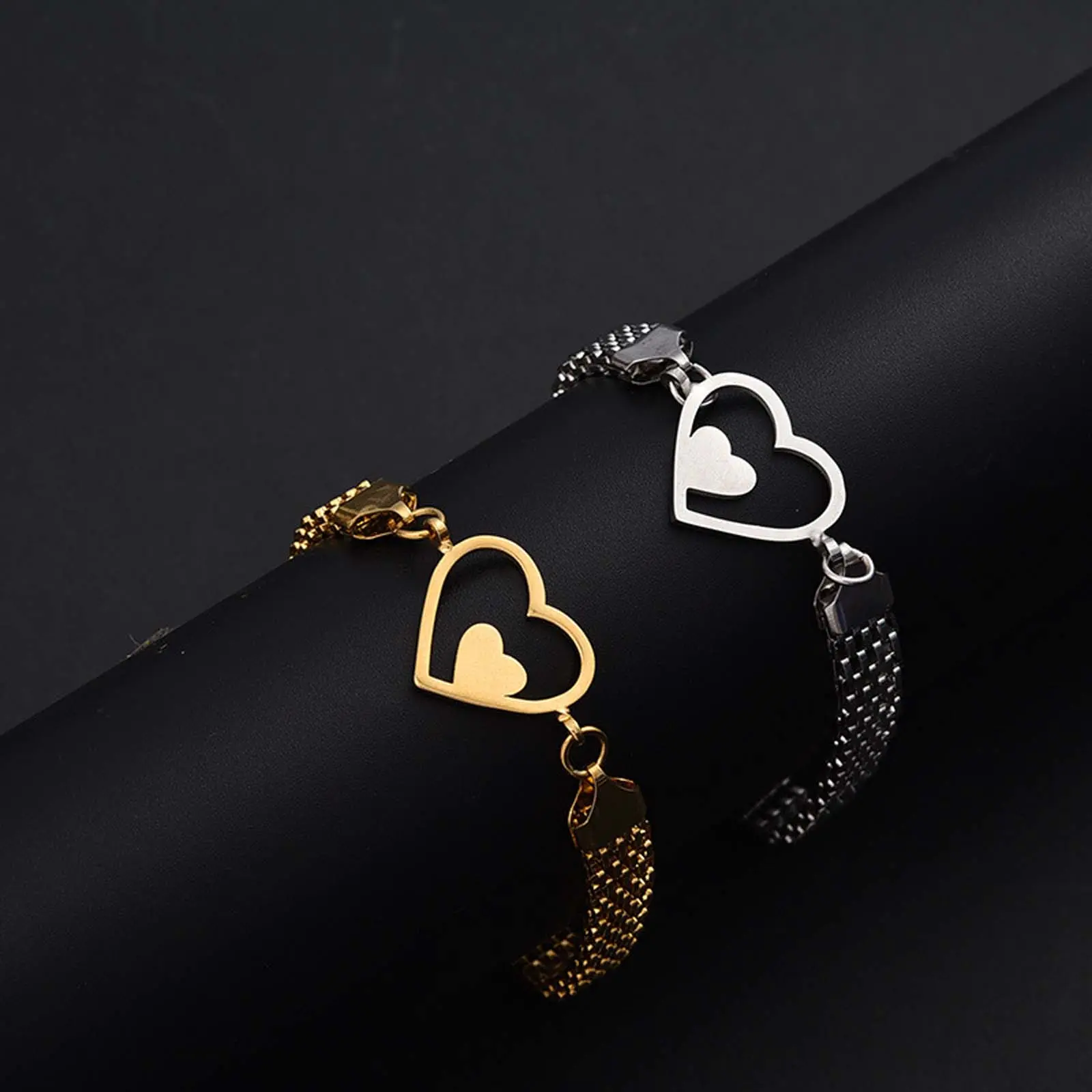 Women's Alloy Hollow Heart Bangle - Adjustable Size, Smooth Polished Finish, Elegant Minimalist Design, Casual Trendy Jewelry, Daily Versatile Accessory, Love Charm, Smooth Chain, Ideal for Anniversary, Birthday