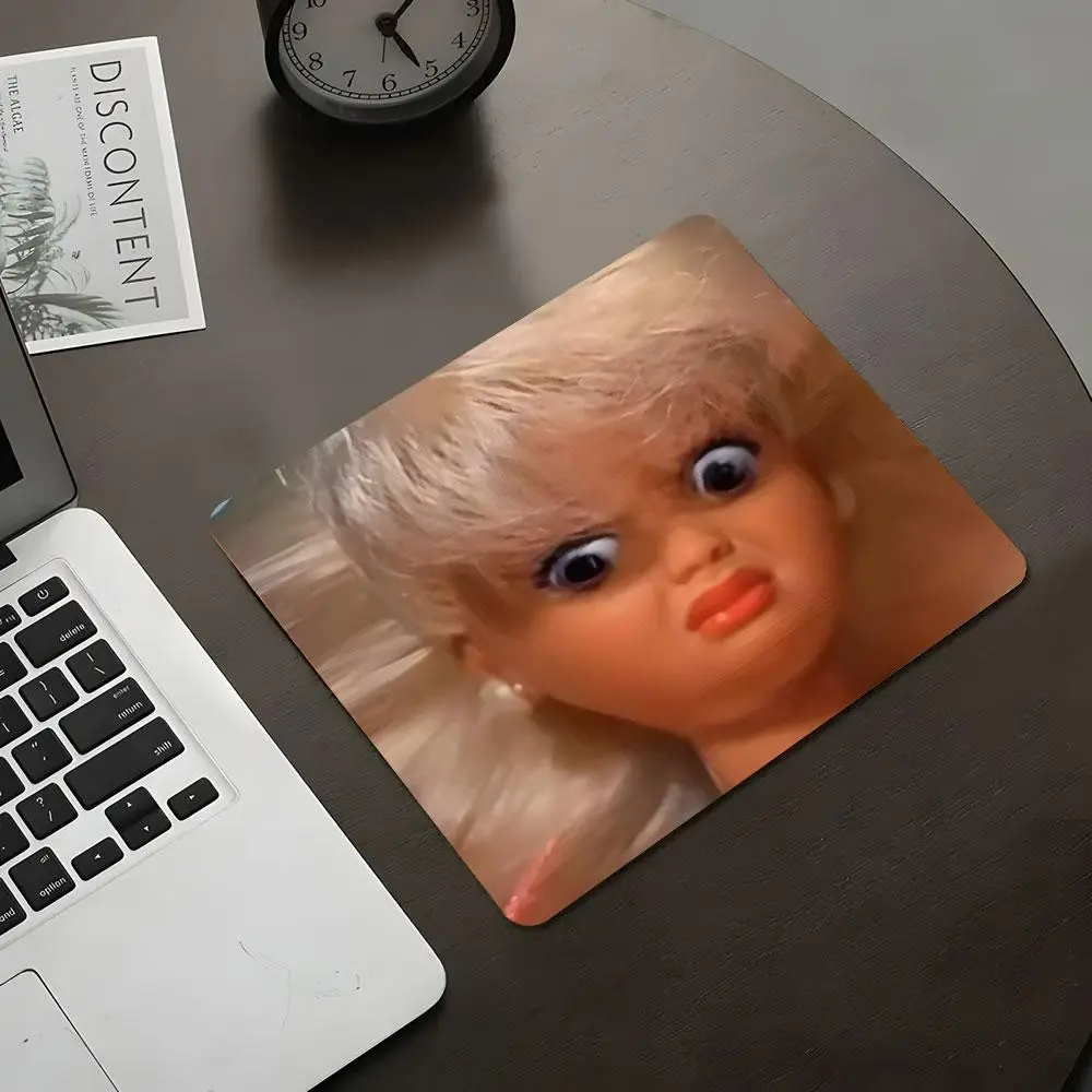 Retro Doll Square mouse pad, Dislike Emoticons Desktop Decorative Protective Pad, Rubber Anti-slip Lockedge Work Pad, Small Size Suitable for Laptop, Desktop Computer Games, Gaming Mousepad, Non slip mousepad, Desk Accessories