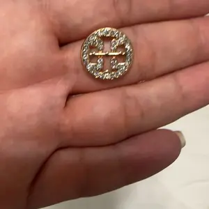 Elegant Rhinestone Embellished Hollow Out Round Stud Earrings, Fashionable Minimalist Design, Small Metal Ear Pins for Women, Perfect for Daily Wear