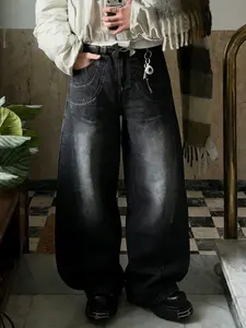 Black spliced loose Relaxed fit wide-leg machete denim jeans, non-stretch Y2K rock street Streetwear stacked divine pants, a trendy and cool gesture for boyfriends or husbands, unlocking the dual declaration of lazy silhouette and rock style