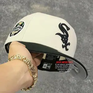 New Era 9FORTY Chicago White Sox Fitted Cap Cream Black– Embroidered “Sox'' Logo, Side Patch Detail, Flat Brim, Structured Crown, MLB Streetwear Style Hat