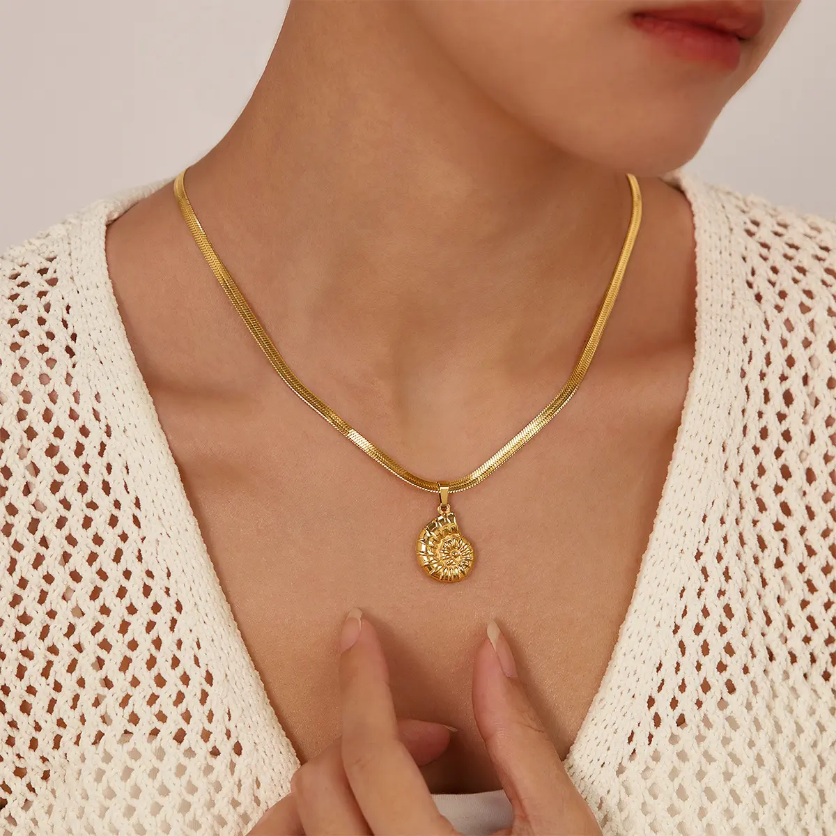 Women's 18 Karat Gold-Plated Stainless Steel Snake Bone Statement Chain Necklace with Conch Pendant - Elegant Daily Wear, Vacation Beach Gold-Tone Costume Jewelry Accessory, Gold Statement Chain, Gold-Tone Necklaces