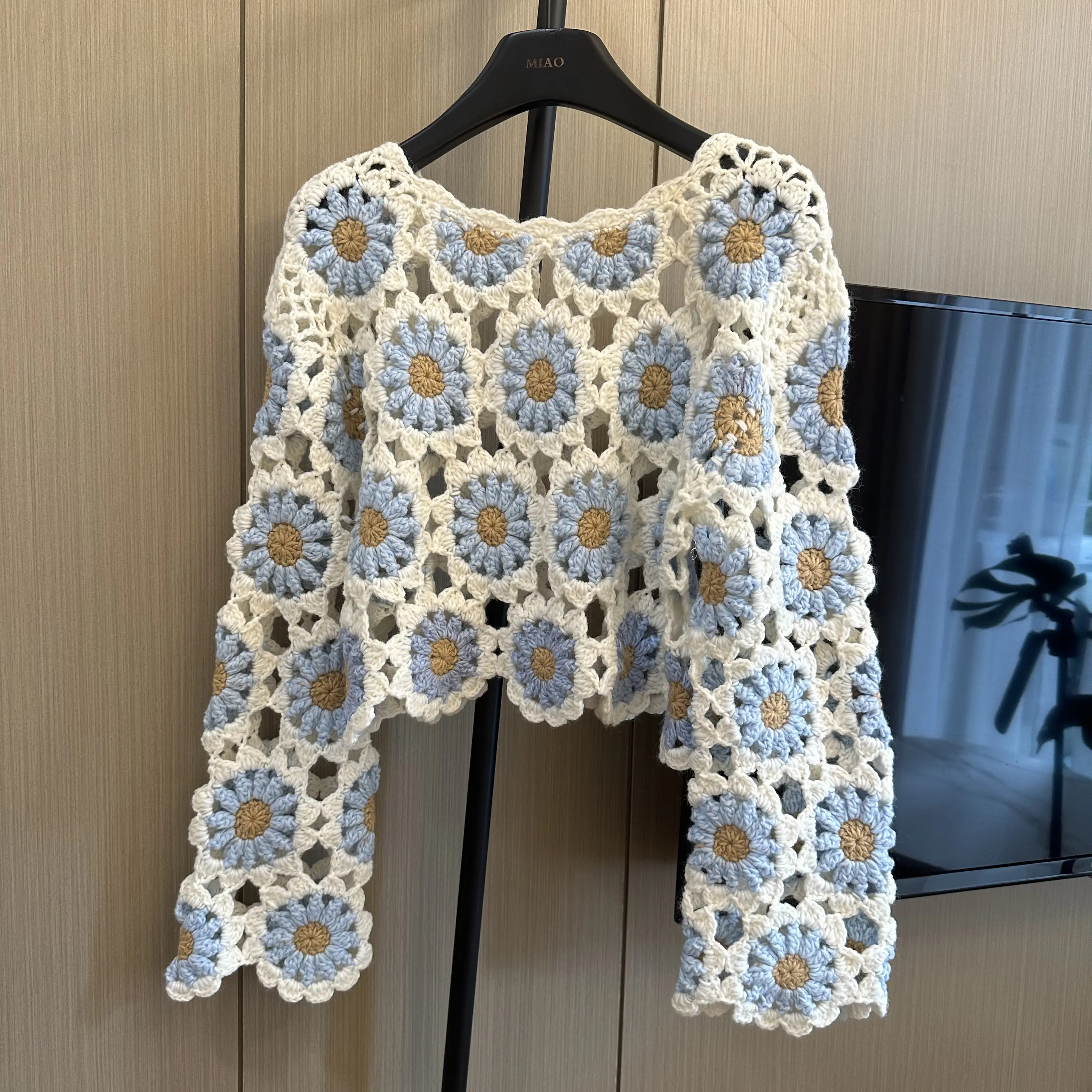 Women's Elegant Handmade Wool Knit Crop Top - 3D Floral Crochet, Hollow Knitting, Short Fitted Casual Outfits, Flower Accent, Free Size, 3D Blue Flowers, Fashion Knitwear Sweater for Everyday Wear