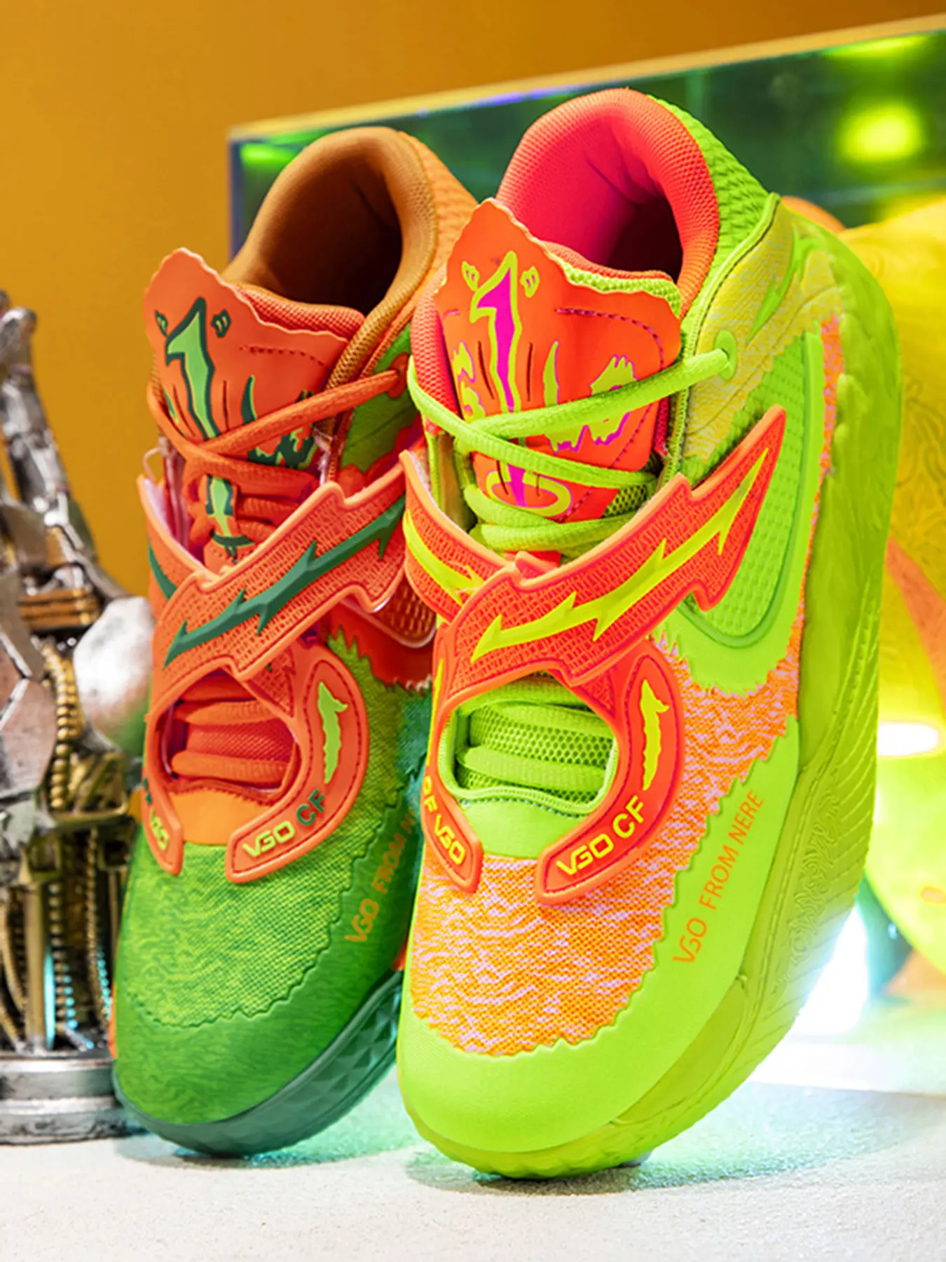 New Colorful Stylish Basketball Shoes, Athletic Basketball Shoes, Sports Shoes, Hoops Shoes for Teens, Rubber Thick Sole Shock Absorption, Sporty Tie-Dye Design, All Seasons Wear