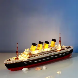 Titanic Giant Ship Collectible Building Block Set Luxury Iceberg Cruise Sink Model Kit, Mini City DIY Brick Toy, Construction Blocks, Unassembled, Kids Adult Gift Collection