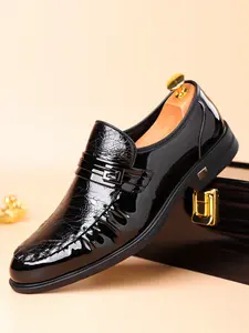 Men Loafers with PU Embossed Pattern Fashionable  Classic Business Dress Shoes