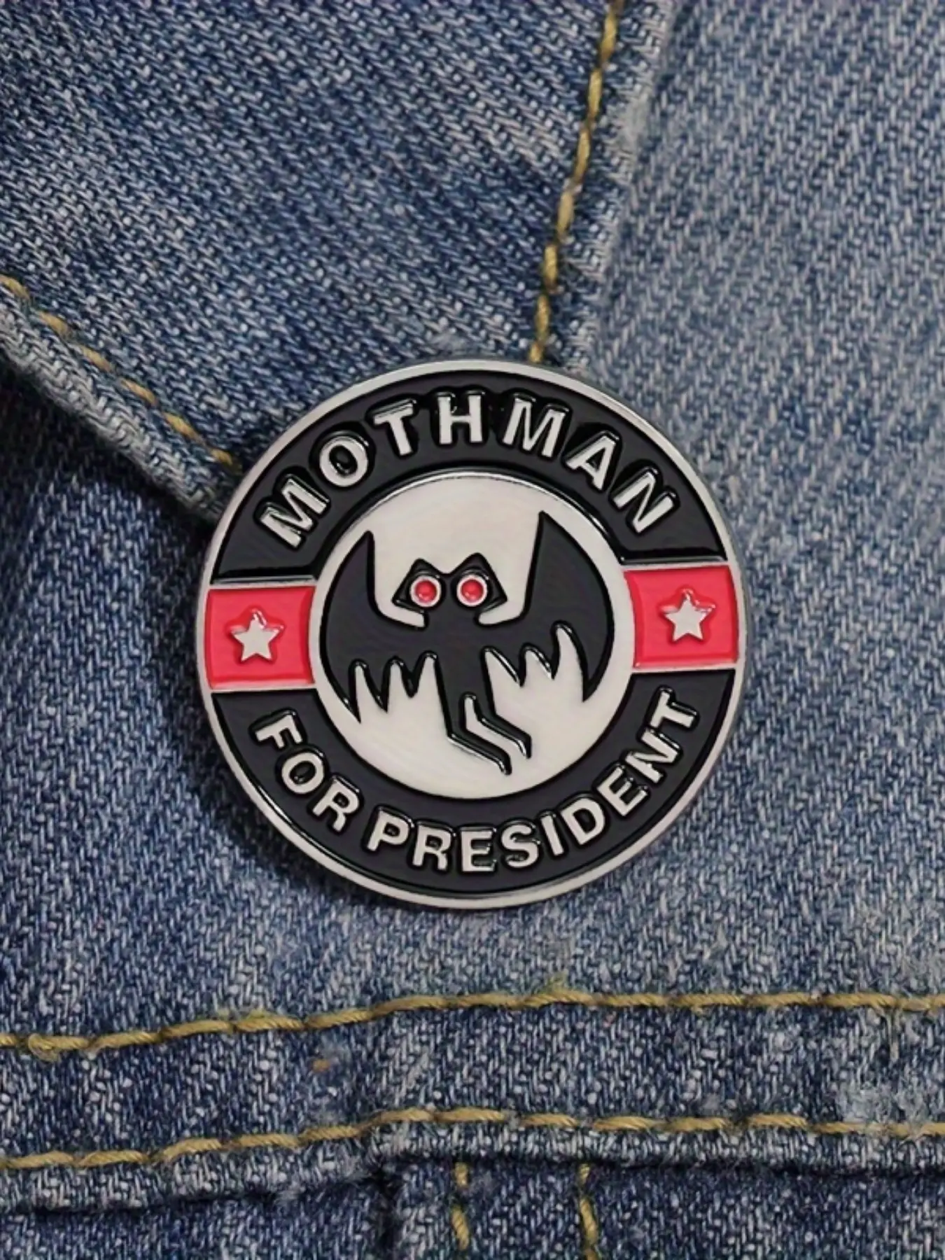 1pc Cartoon Mothman Pin, Hat Backpack Clothing Brooch Clip Lapel Pins, Decoration Accessory Emblem Badge Decoration Gift for Men, Halloween Party Accessory