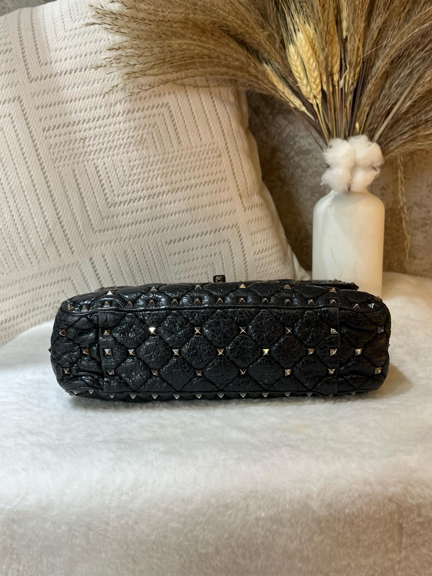 Pre-owned Valentino Garavani Rockstud Spike Small Shoulder Bag in black grained leather 1919