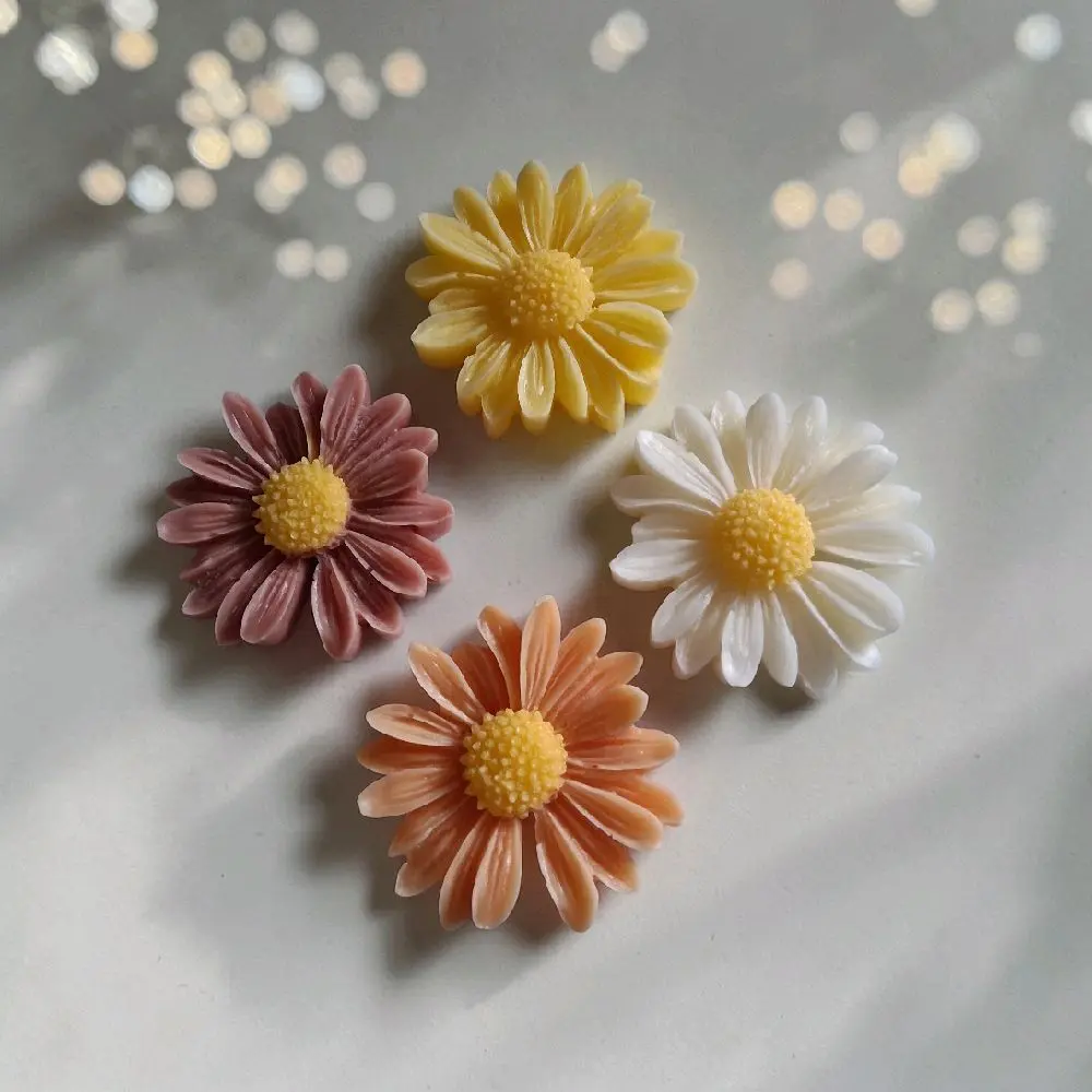 Daisy Shaped Scented Candles in Assorted Colors for Aromatic Home Decor and party favors