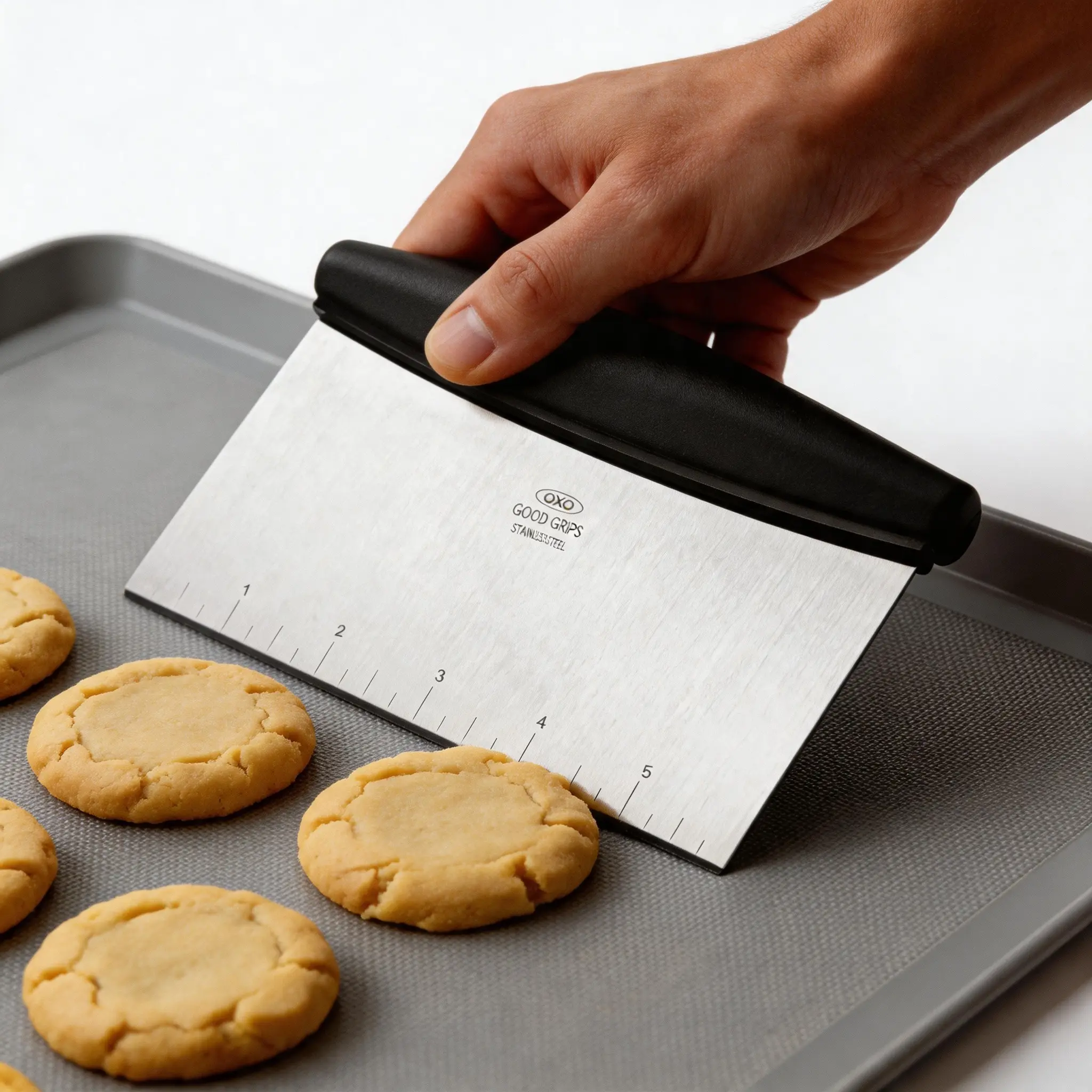 Sturdy Stainless Steel Pastry Scraper with Ergonomic Non-Slip Handle, Blade & Scale - Easy-Rinse Kitchen Utensil for Baking