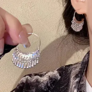 C-shaped Ear Hooks, European & American Minimalist Metallic Style, Short Waterdrop Tassel, INS-style High-end Design, Simple Stud Earrings