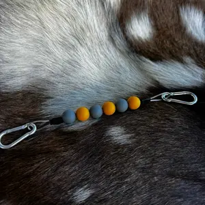 Beaded curb chain yellow and gray