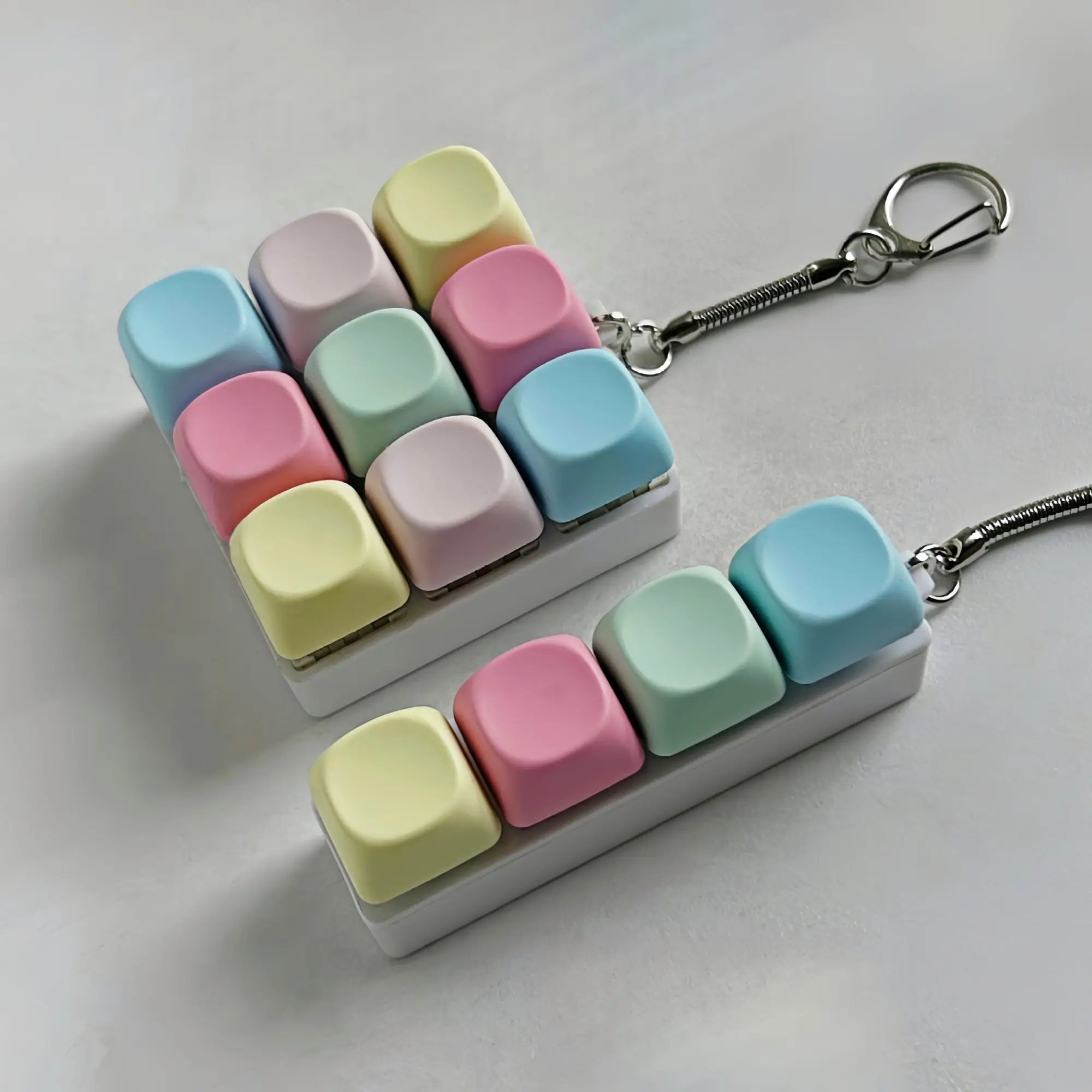 Unisex Eco-Friendly Vintage Silicone & ABS Keyboard Fidget Button Clicker Keychain - 4 or 9 Plain Keys, Crisp Tactile Feedback, Soft Hand Feel for ASMR Relaxation, Work/Study Desk Decor, Toys for Grown Ups, Novelty Fidget Keyring