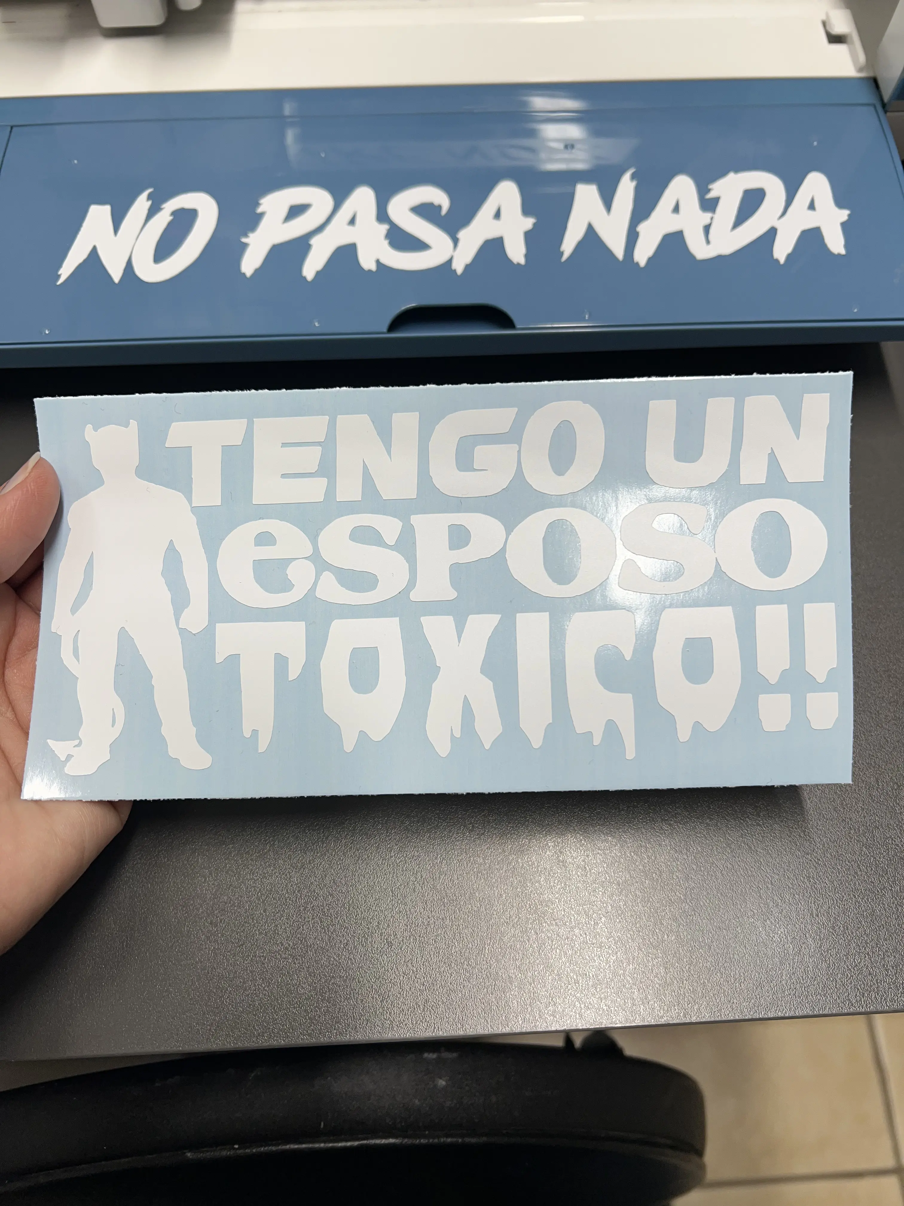 Tengo un Esposo "TOXICO" white vinyl car/window/wall decal/sticker