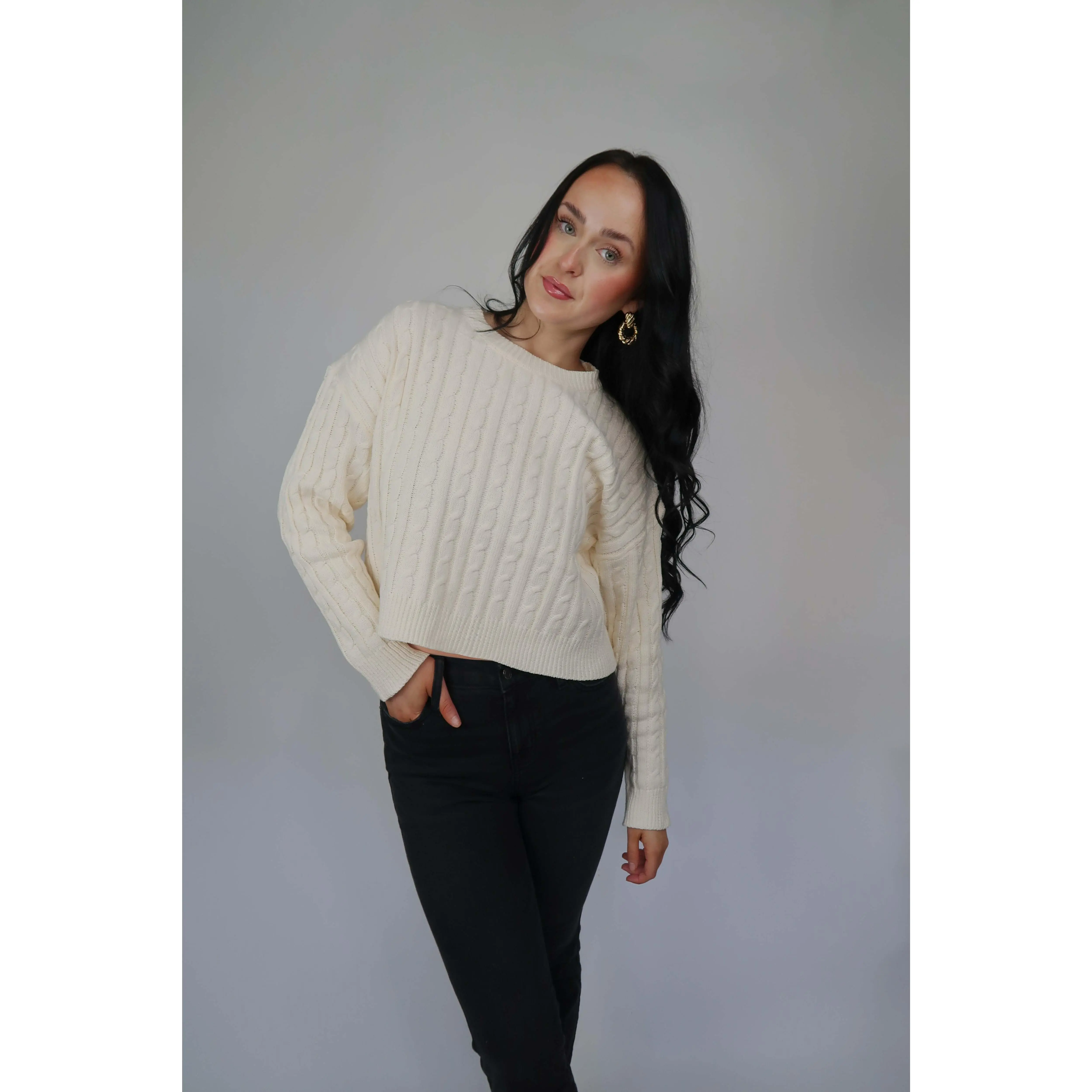 WONDERLAND CROP LENGTH KNITTED SWEATER - CREAM