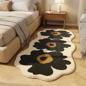 Black & Beige Flower Tufted Runner Rug, Soft Shaggy Floral Area Rug, Non-Slip Bedroom Bedside Mat, Irregular Shape Cute Floor Carpet for Living Room Aesthetic Home Decor
