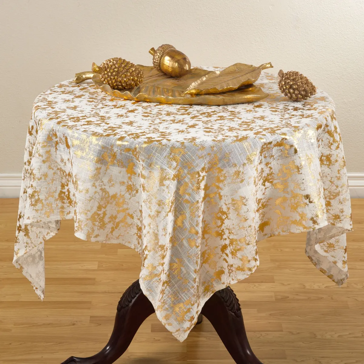 SARO 1385.GL20S Metallic Gold 20 in. Square Foil Print Tableware Napkins - Set of 4
