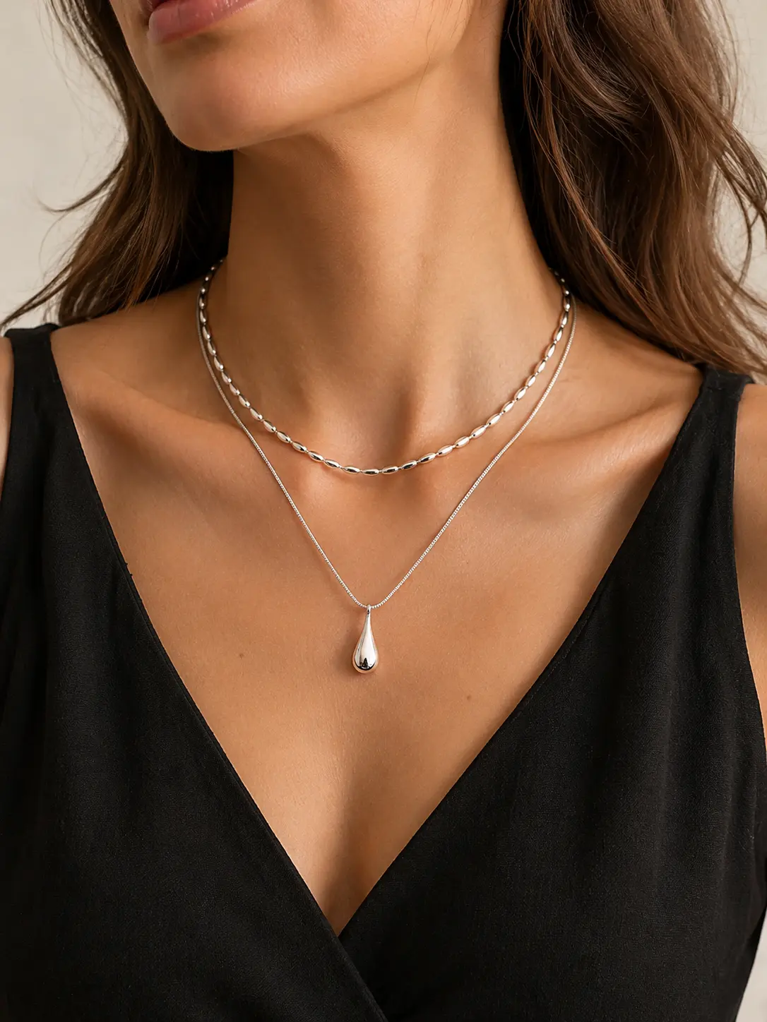 Women's Alloy Double-Chain Teardrop Clavicle Necklace, Silver-Tone Polished Waterdrop Pendant, Minimalist Oval Bead Chain Casual Jewelry, Effortlessly Styled for Daily Outfits, Date, Clavicle Fit, Layered, Double-Chain Design