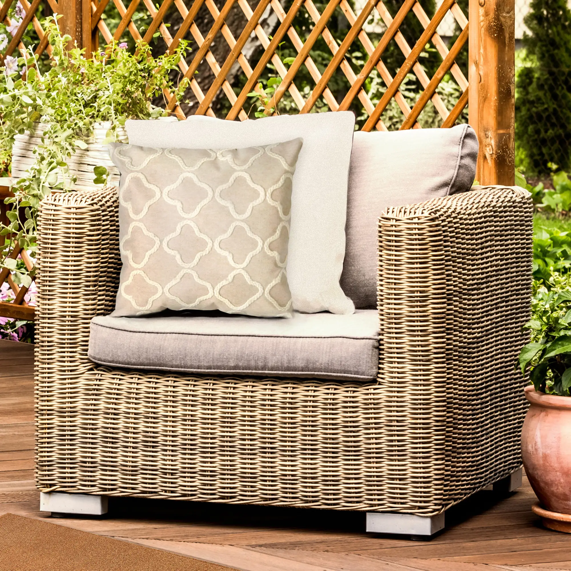 Lush Decor VISIONS I Indoor/Outdoor Handmade Pillow - Transitional Geometric Casual Accent  (Crochet Tile)