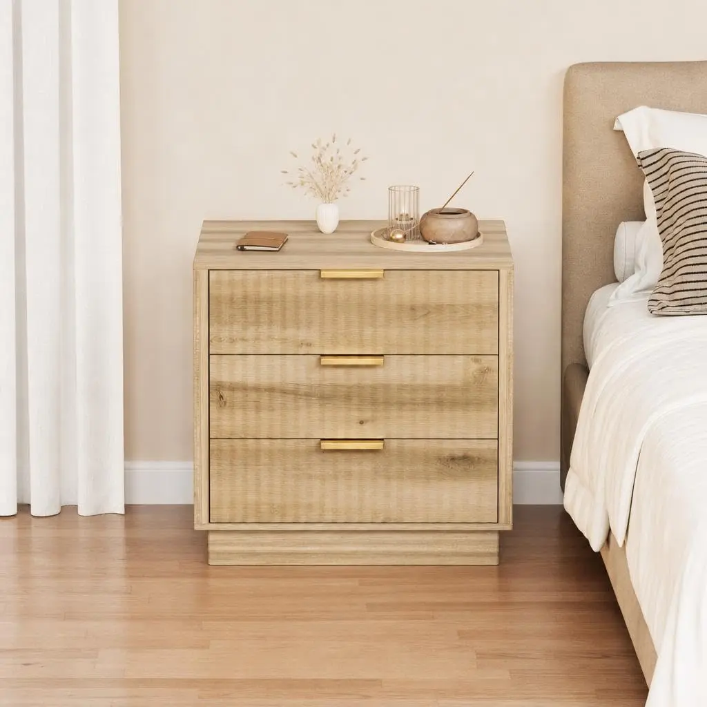 Modern Wood Bedside Table with 3 Drawers – Simple Storage Cabinet, Spacious Nightstand & End Table, Metal Handles, Natural Oak Finish – Perfect for Bedroom, Living Room – Compact Yet Spacious – Easy Assembly – Clean & Stylish Design!