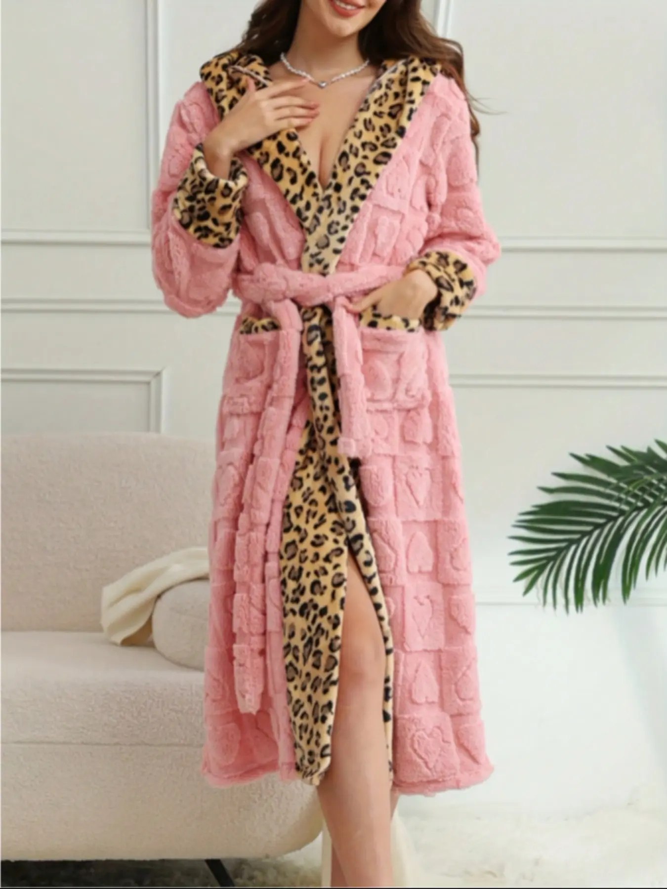 Women's Plush Long Leopard Print Robe, Soft Warm Elegant Chic Hooded Leopard Loungewear Bathrobe Nightwear, Womenswear, Loose-Fit Winter Kint Fabric, Ideal for Bathtub & Spa Shower Room
