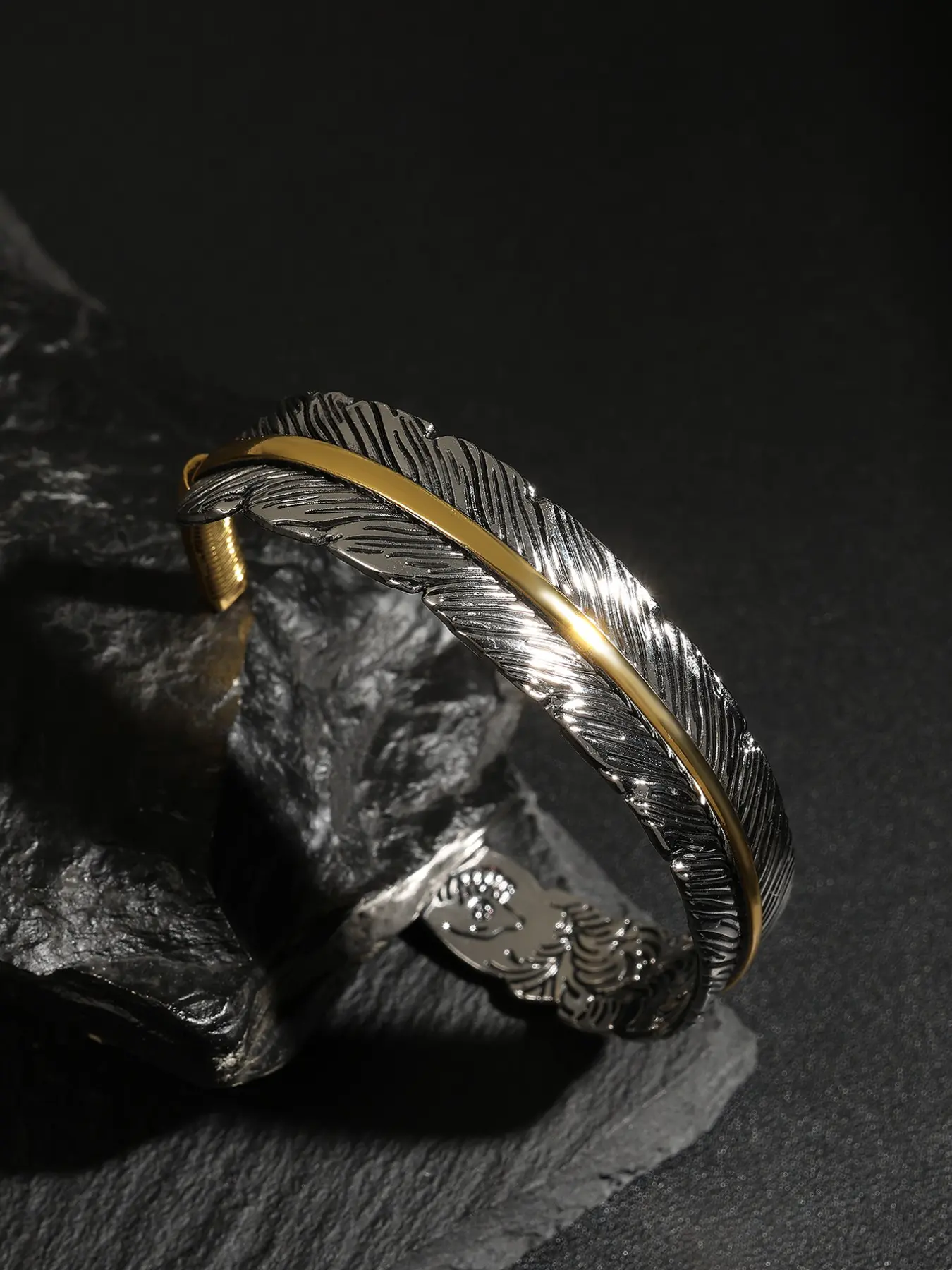 Men's Vintage Fashion Feather Bracelet, Simple Unique Aged Style, Adjustable Design, Street Rock Jewelry, Alloy Material, All Seasons, Jewellery Accessories
