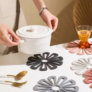 3pcs Heat Resistant Mats for Home Kitchen Use, Versatile Table Mats for Pots and Pans, Safe and Stylish Hot Dish Holders, Coasters