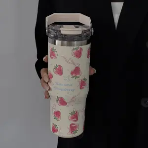 900ML Strawberry Pattern Stainless Steel Vacuum Flask, Leak Resistant Tumbler, Large Capacity Insulated Water Bottle with Handle, Summer Cool Bottle Portable Drinking Cup for Home Office Outdoor Sports, Drinkware