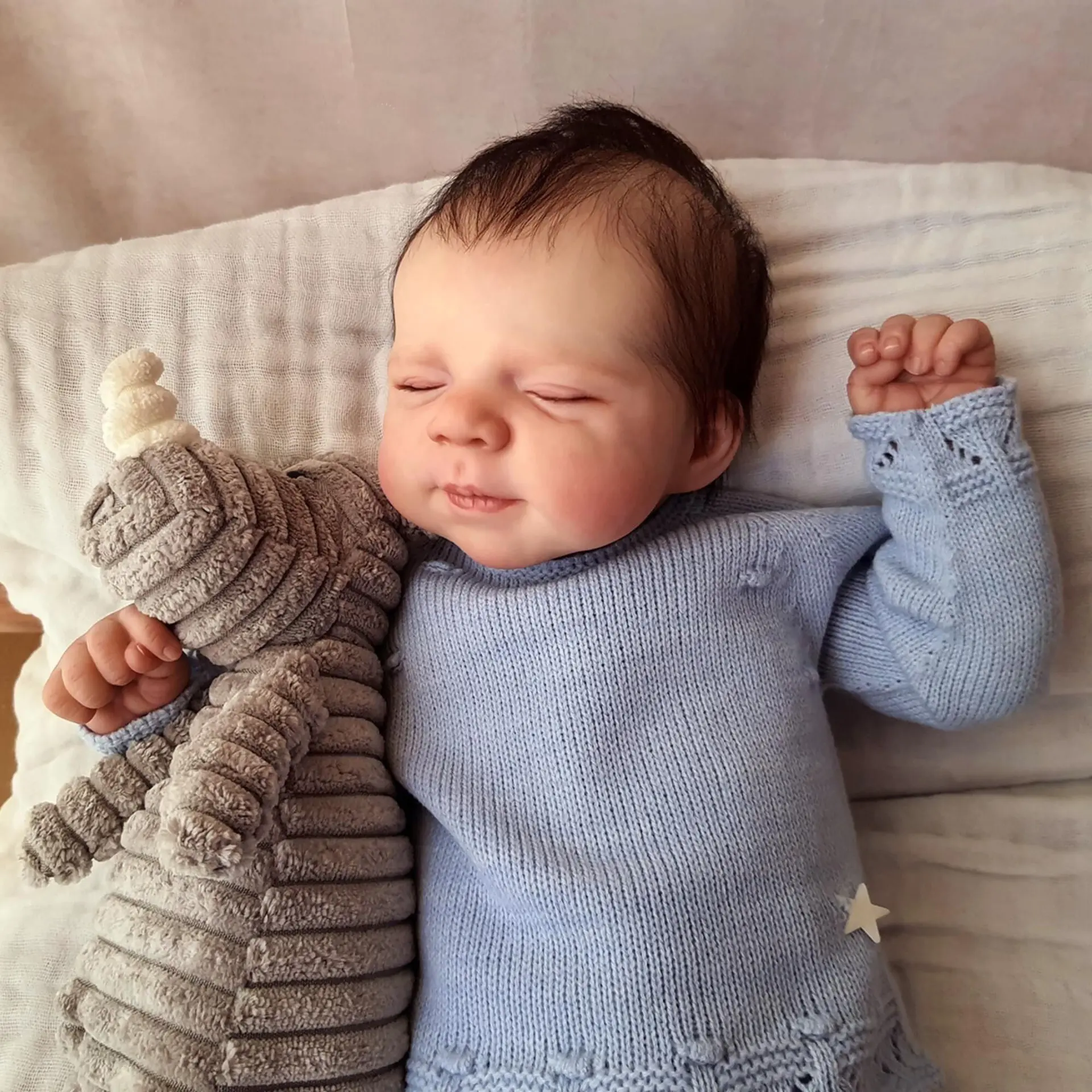 Lifelike Newborn Reborn Baby Doll, Rooted Hair, Closed Eyes, Soft Cloth Body, Vinyl Limbs, Sleeping Design, Cute Gift for Kids Ages 3+, Lifelike Newborn Doll, Cuddly Doll, Soft Stuffed Doll