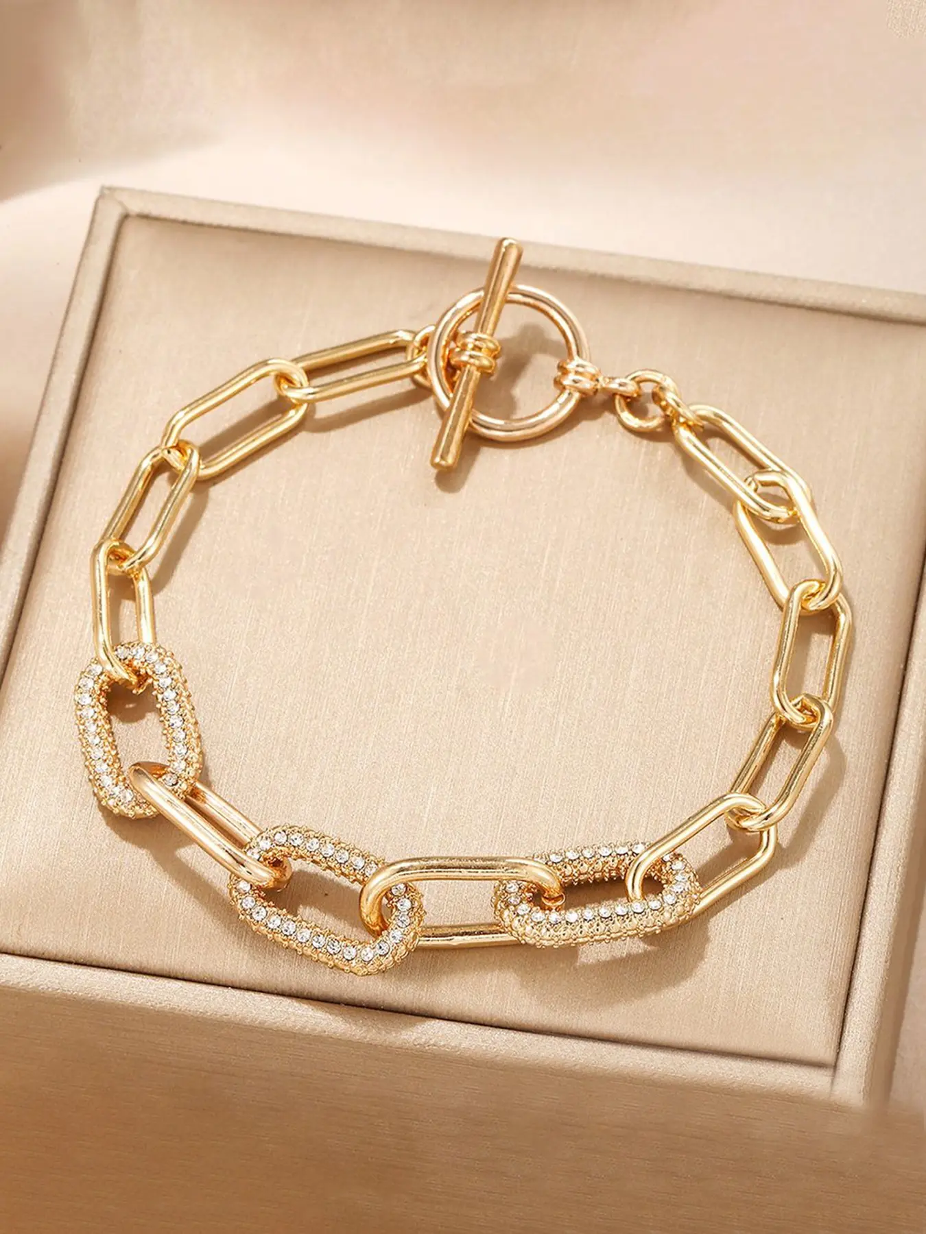 Fashionable High-End Hip-Hop Cuban Chain Bracelet, Stylish Link Design, Perfect Accessory for Trendy, Unisex Jewelry Piece, Cuban Bracelets, Trendy Fashionable Accessories