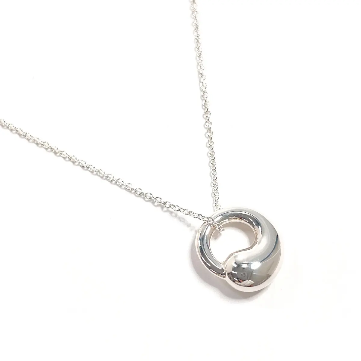 Pre-owned Tiffany & Co. Sterling Silver 925 (Ag925) Small Leather Goods Eternal Circle Elsa Peretti 925 Silver Necklace