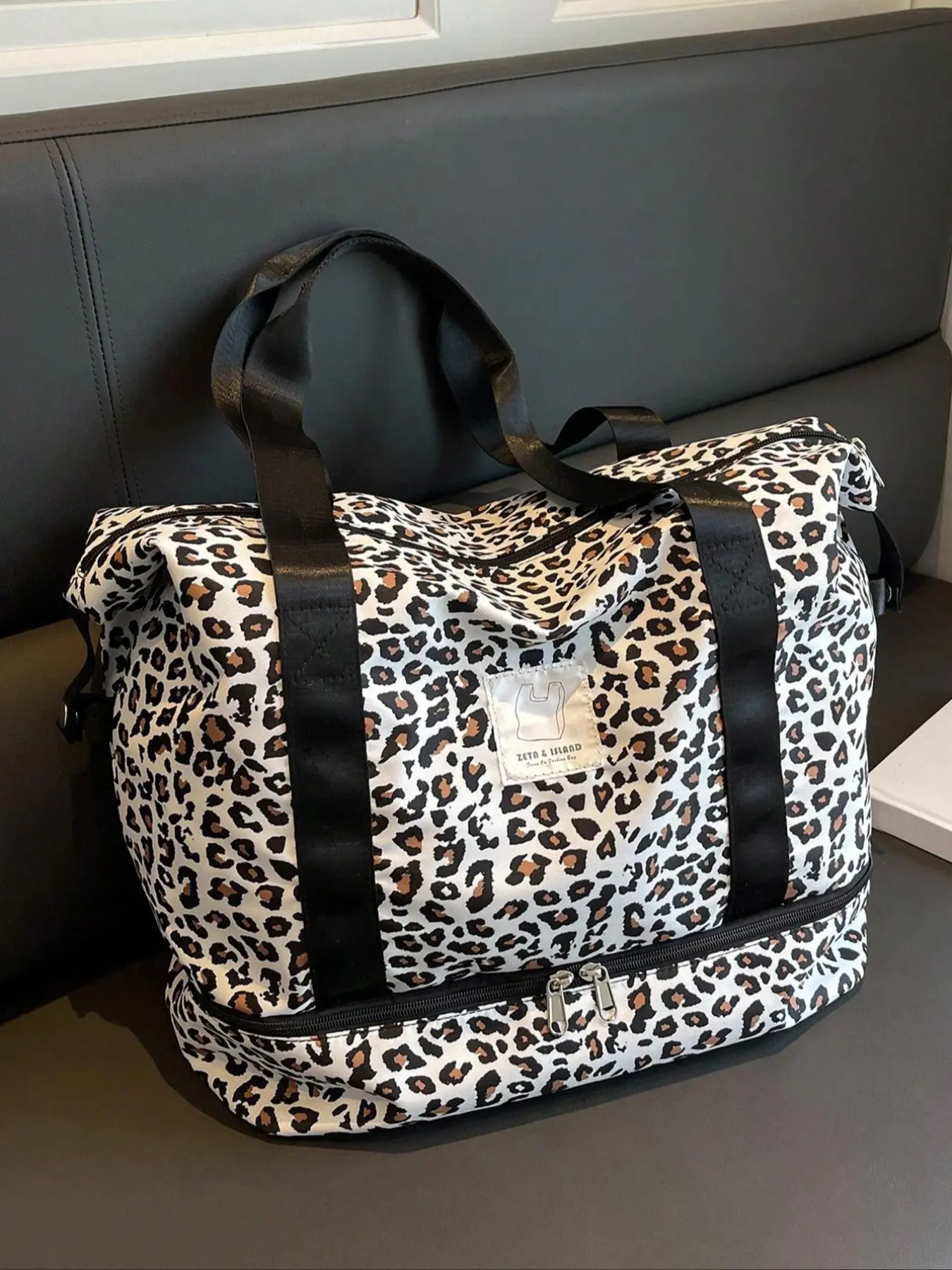 Leopard Print Large Capacity Travel Bag, Lightweight Short-distance Travel Bag, Multi-functional Suitcase Shoulder Bag for Women & Men, Fashionable Patterned Bag, Lightweight Outing Bag, Convenient Carry Bag, Fashionable Duffel Bag, Duffle Bag Travel