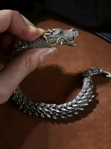 The stylish dragon shaped bracelet is suitable for daily wear, vacation dates, and other occasions, and is also a surprising and exquisite small gift.