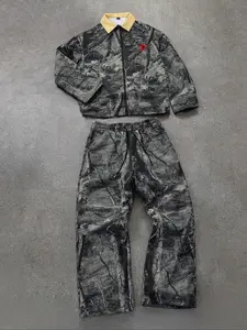 TikTok Two-Piece Camo Tracksuit Set, Sports Suit Tracksuits, Sweatsuit Set Outfit, Leaf-Print Pattern With Contrast Yellow Collar & Red Emblem Detail, Cropped Jacket + Wide-Leg Pants, Relaxed Fit, Lightweight Fabric, Streetwear & Daily Outings