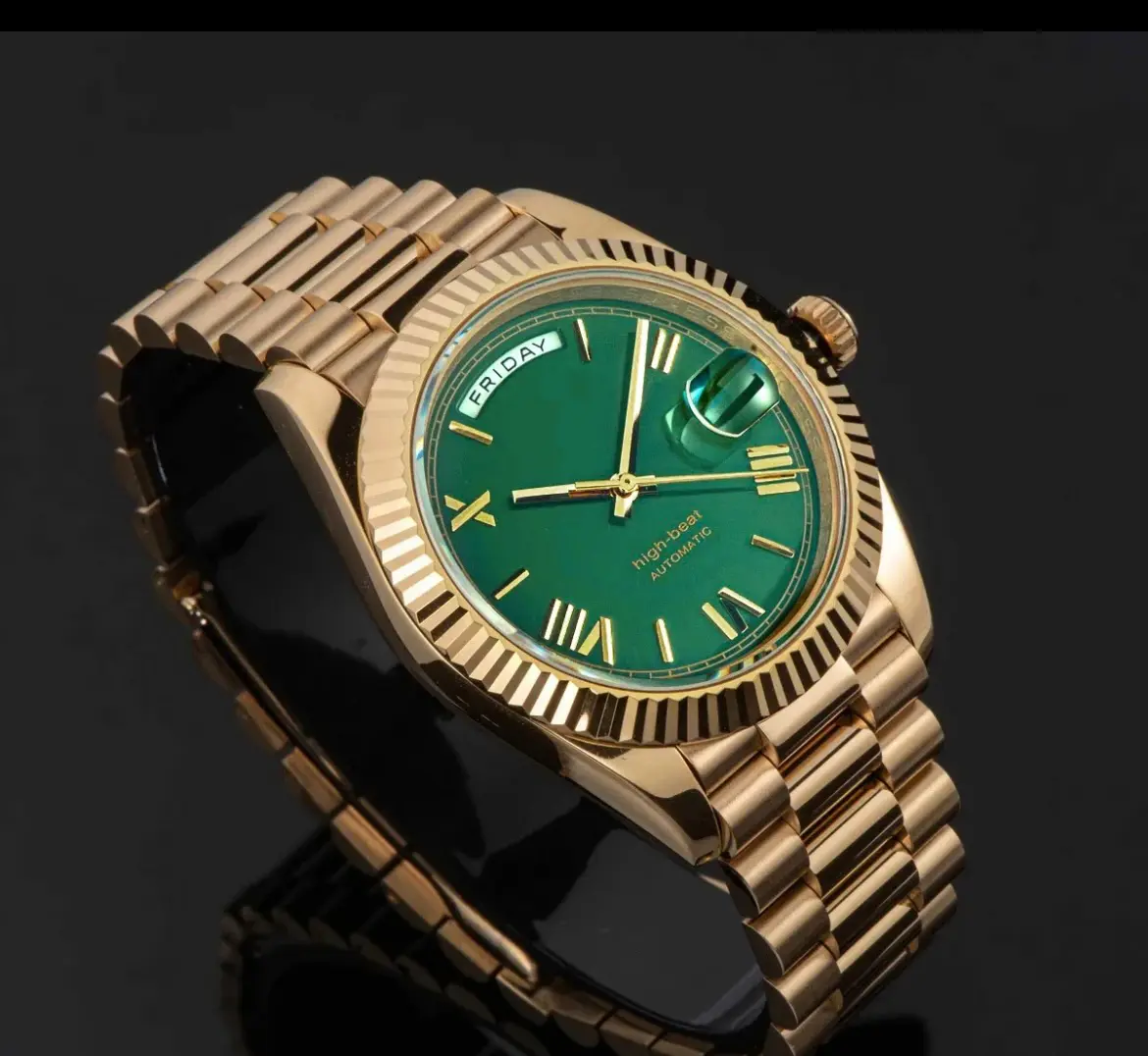 Green dial with Roman scale gold bezel and gold bracelet, mechanical watch