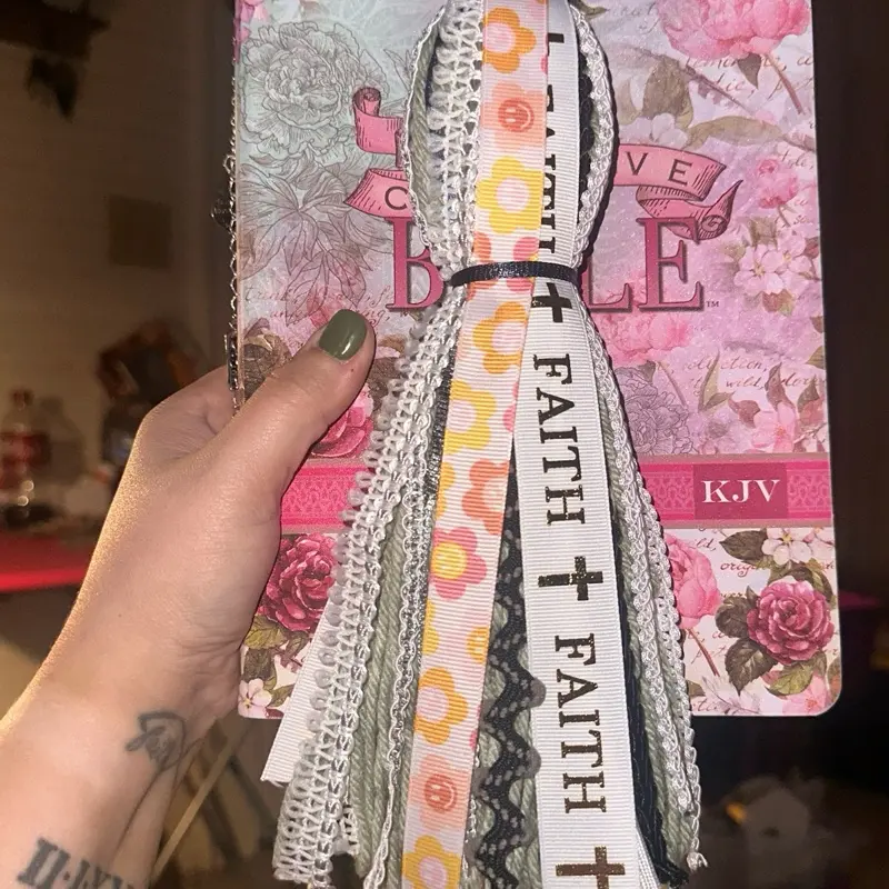 Floral print pattern Bible Tassel Floral print pattern Bible Tassel