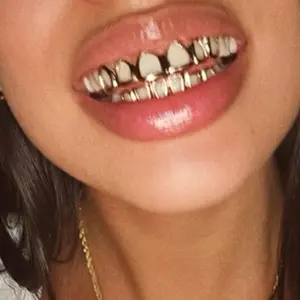 Hiphop Fashion Teeth Set, 2 Piece Upper Lower Jaw, Music Festival Party Essential, Shiny Orthodontic Accessories, Heart Shaped Brackets