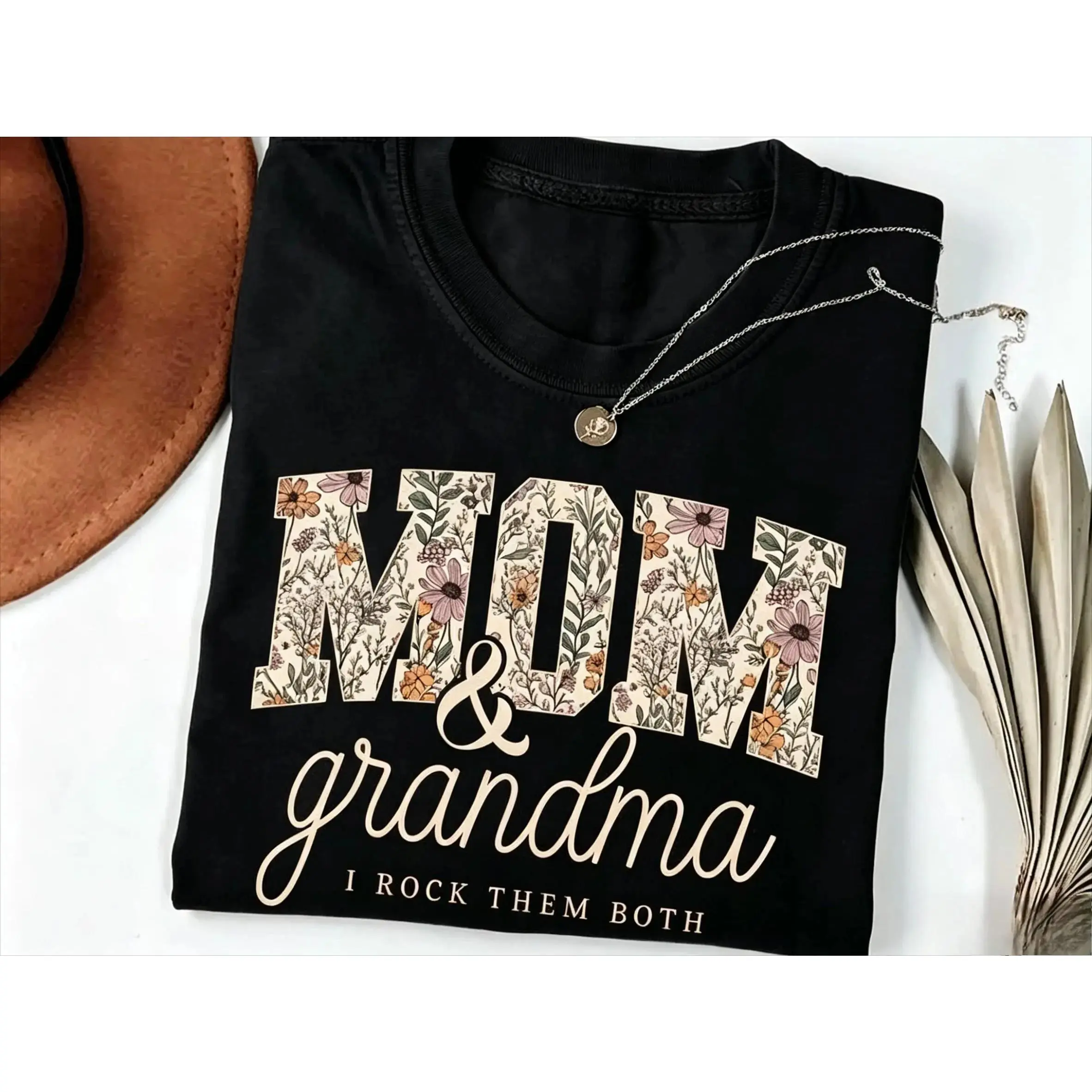 Women's Short-Sleeve Casual Round Neck T-Shirt - Grandma & Mom Graphic Top, Wildflower Floral Design, Mother's Day Gift (Sports & Outdoor Clothing)