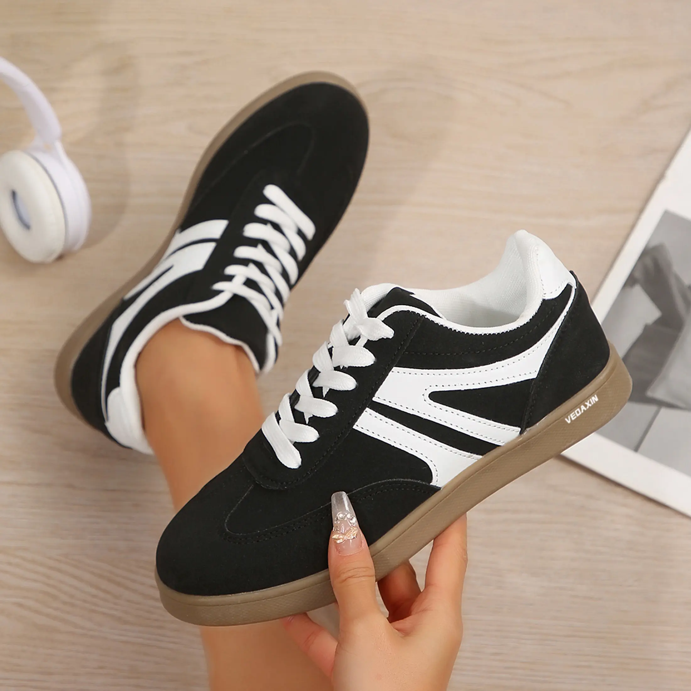 Women's Outdoor Lace-Up Patchwork Element Casual Sneakers With Comfortable Round Toe Anti-Slip & Breathable