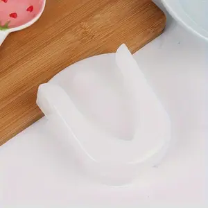 Suction Cup Type Rice Cooker Rice Spoon Holder, 1 Count Kitchen Spoon Plastic Spoon Holder, Wall Hanging Shovel Rack, Kitchen Storage & Organization, Cutlery