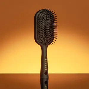 PATTERN Beauty Paddle Brush | Heat-Resistant, Detangle & Smooth – Blowouts & Silk Press