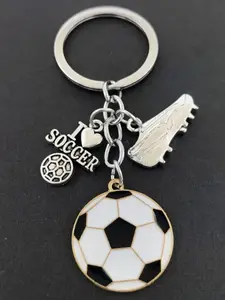 Drip oil football sports enthusiast commemorative keychain pendant, suitable for daily wear, vacation and dating occasions, and is also a surprising and exquisite small gift.