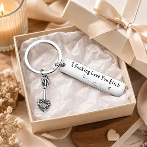 Women's Engraved Stainless Steel Keychain - Personalized Charm, Heart Graphic, Romantic Engraved Message Keychain, Mini Gifts for Bestie Birthday Friendship, Heart Graphic Keychains