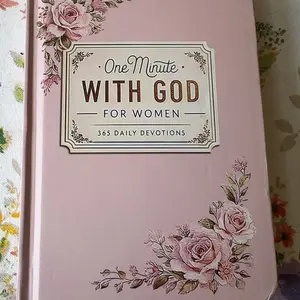 One Minute with God for WoMen, 365 Days Devotional Journal, Portable Daily Reflections NoteBook, Perfect Gift for Holidays Birthdays Christmas New Year, Self Improvement Journal