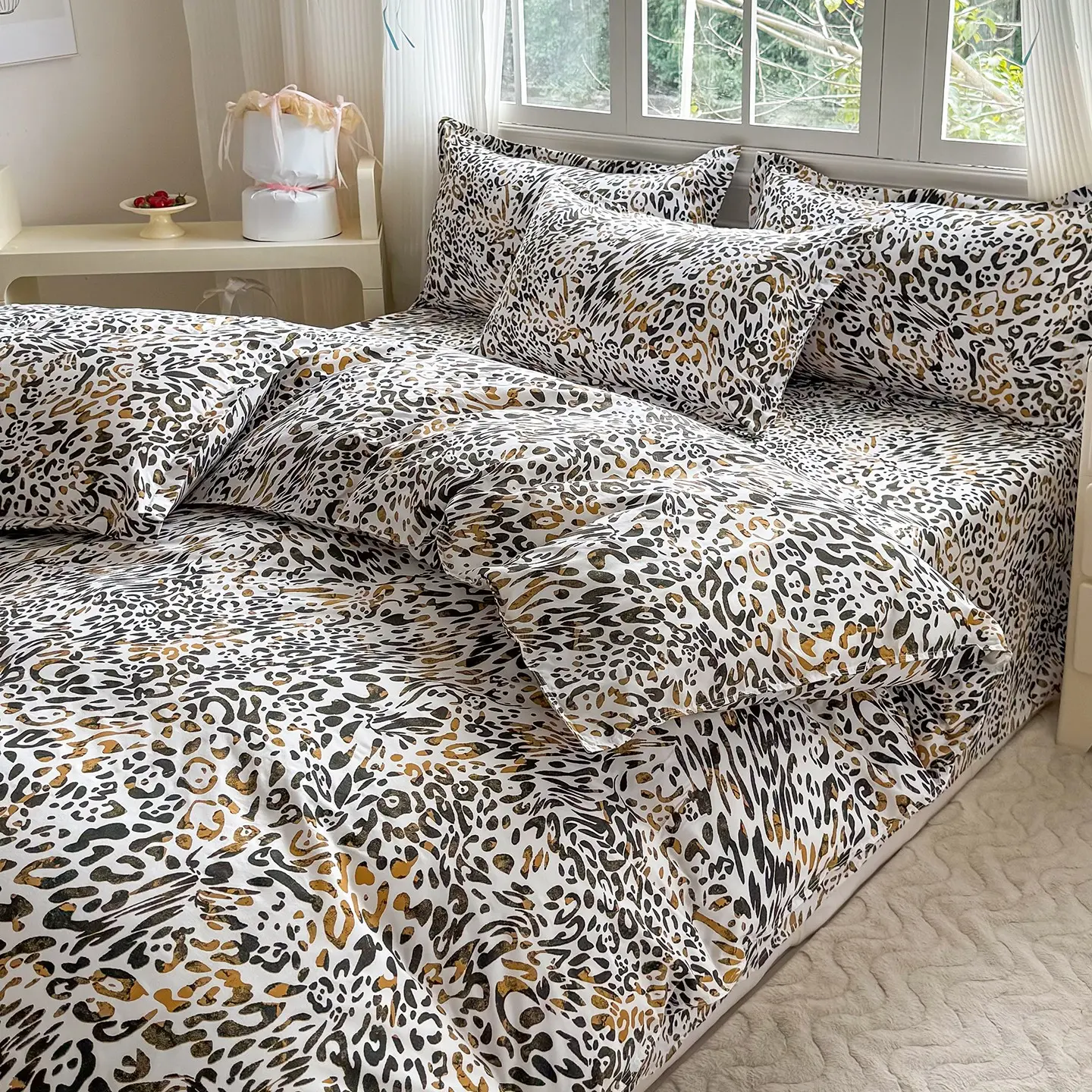 3-Piece Zebra Pattern Duvet Cover Set, Soft Polyester, Zipper Closure, Ideal for Bedroom, Dorm, Hotel, Perfect Gift