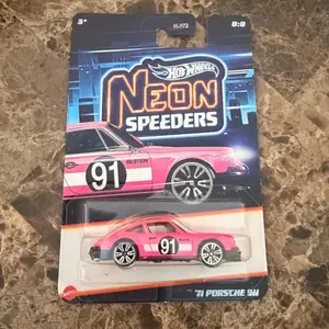 Neon Speeders 71 Porsche 911 Pink 1:64 Scale
